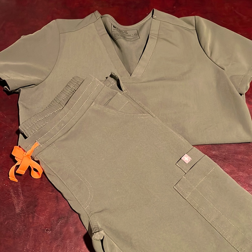 Figs pants / top